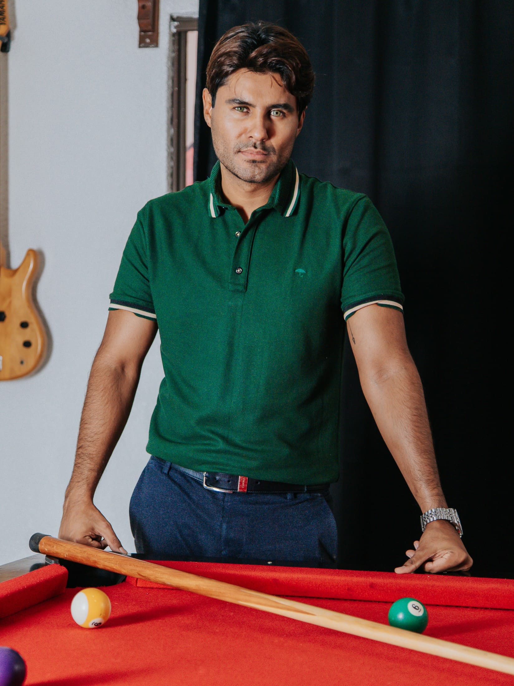 Playera Polo Hombre Slim Fit Verde Detalle Beige y Negro