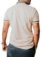 Playera Polo Hombre Casual Beige detalle Negros