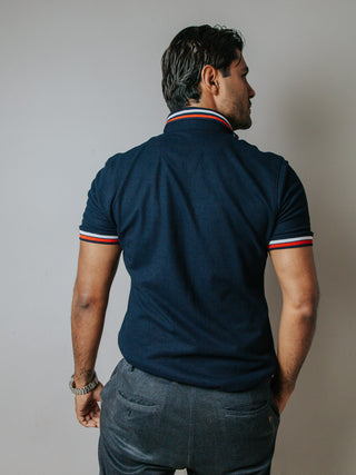 Playera Polo Hombre Slim Fit Azul Marino Detalles Blanco y Rojo