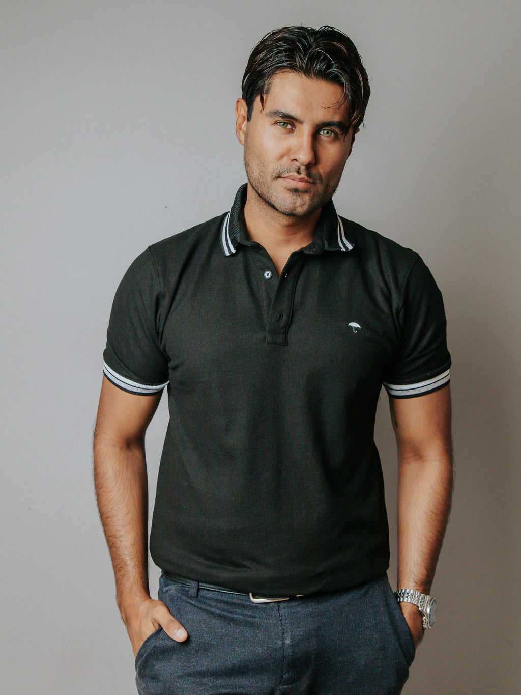 Playera Polo Hombre Slim Fit Negra Detalles Gris y Blanco