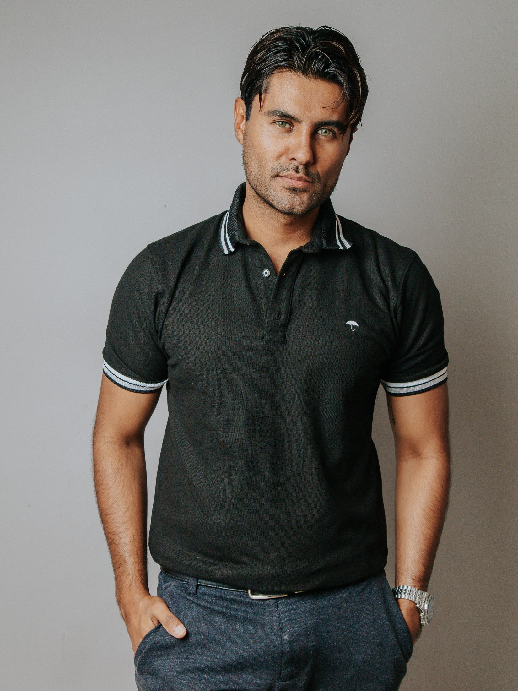 Playera Polo Hombre Slim Fit Negra Detalles Gris y Blanco