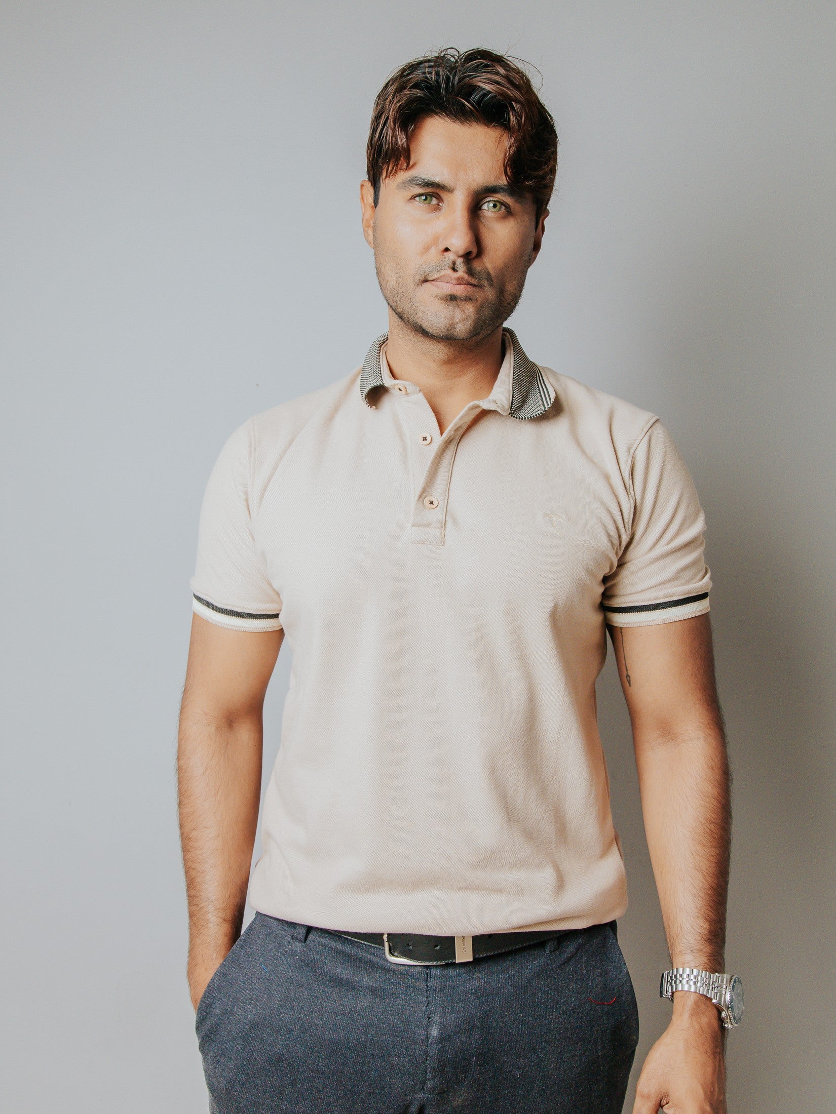 Playera Polo Hombre Slim Fit Beige Detalle Negro