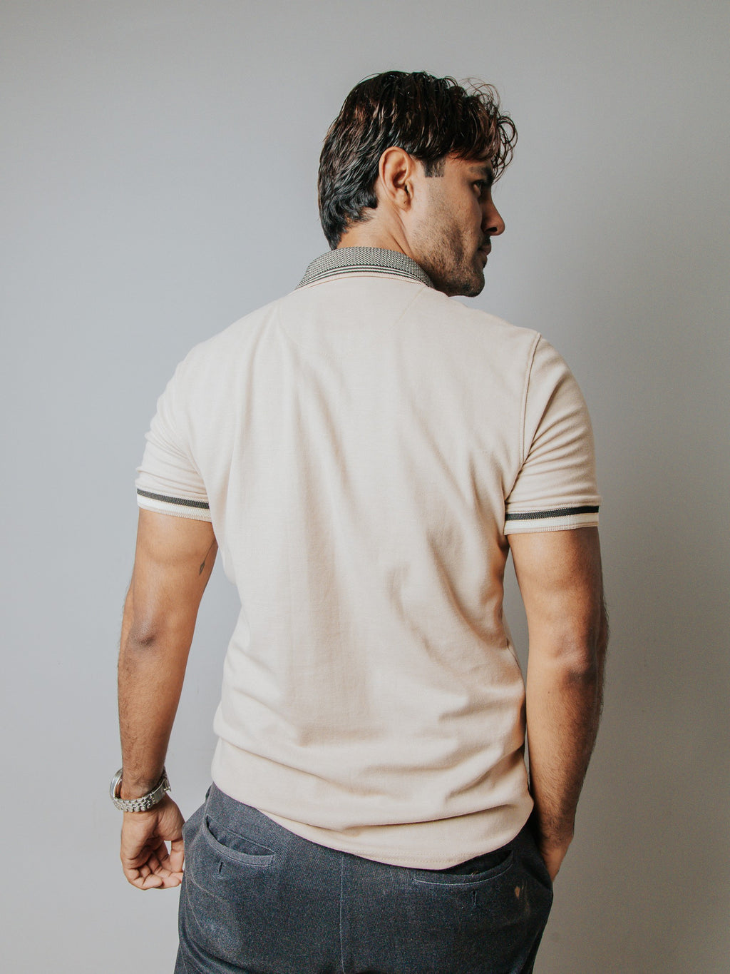 Playera Polo Hombre Slim Fit Beige Detalle Negro