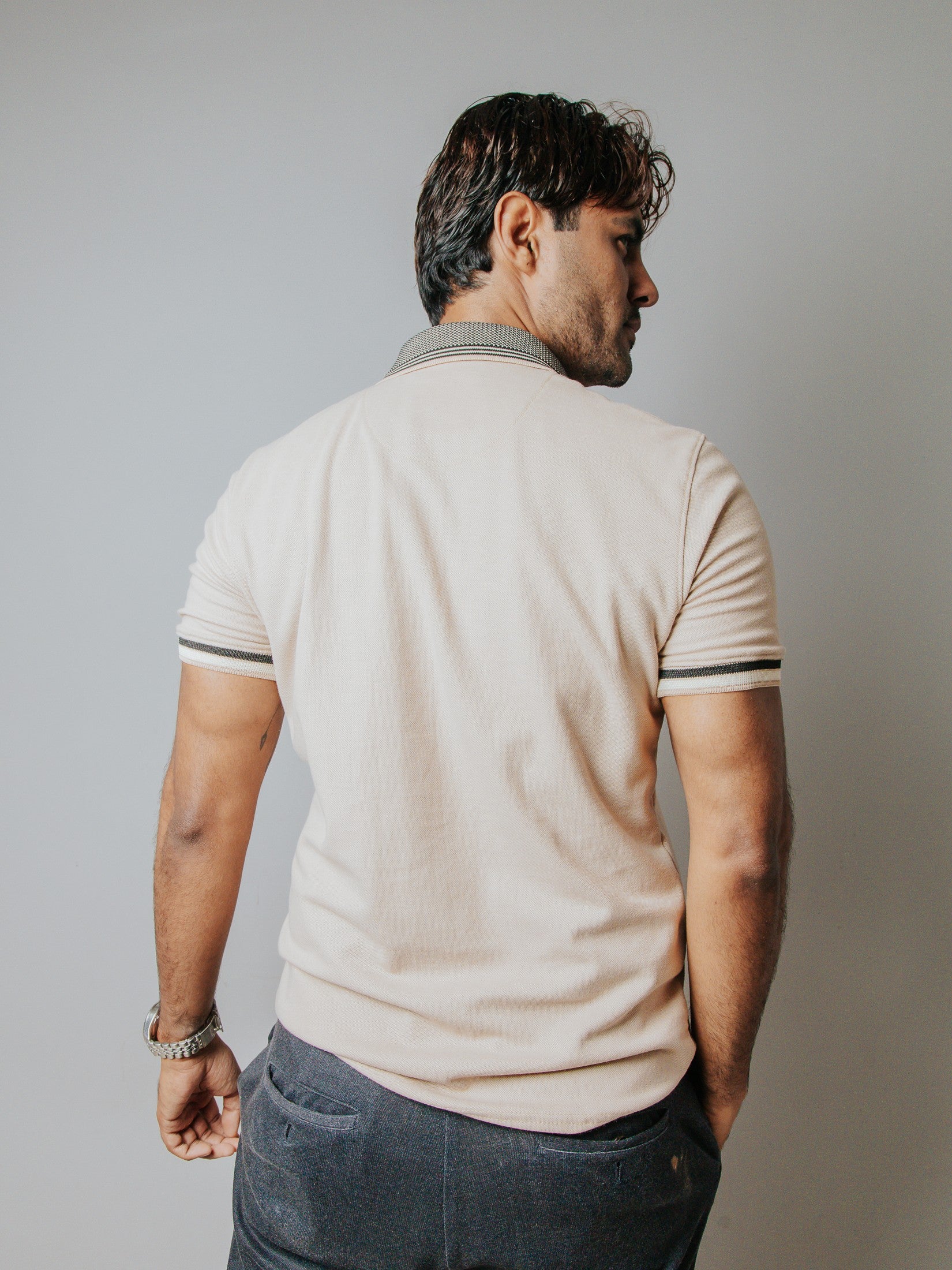 Playera Polo Hombre Slim Fit Beige Detalle Negro