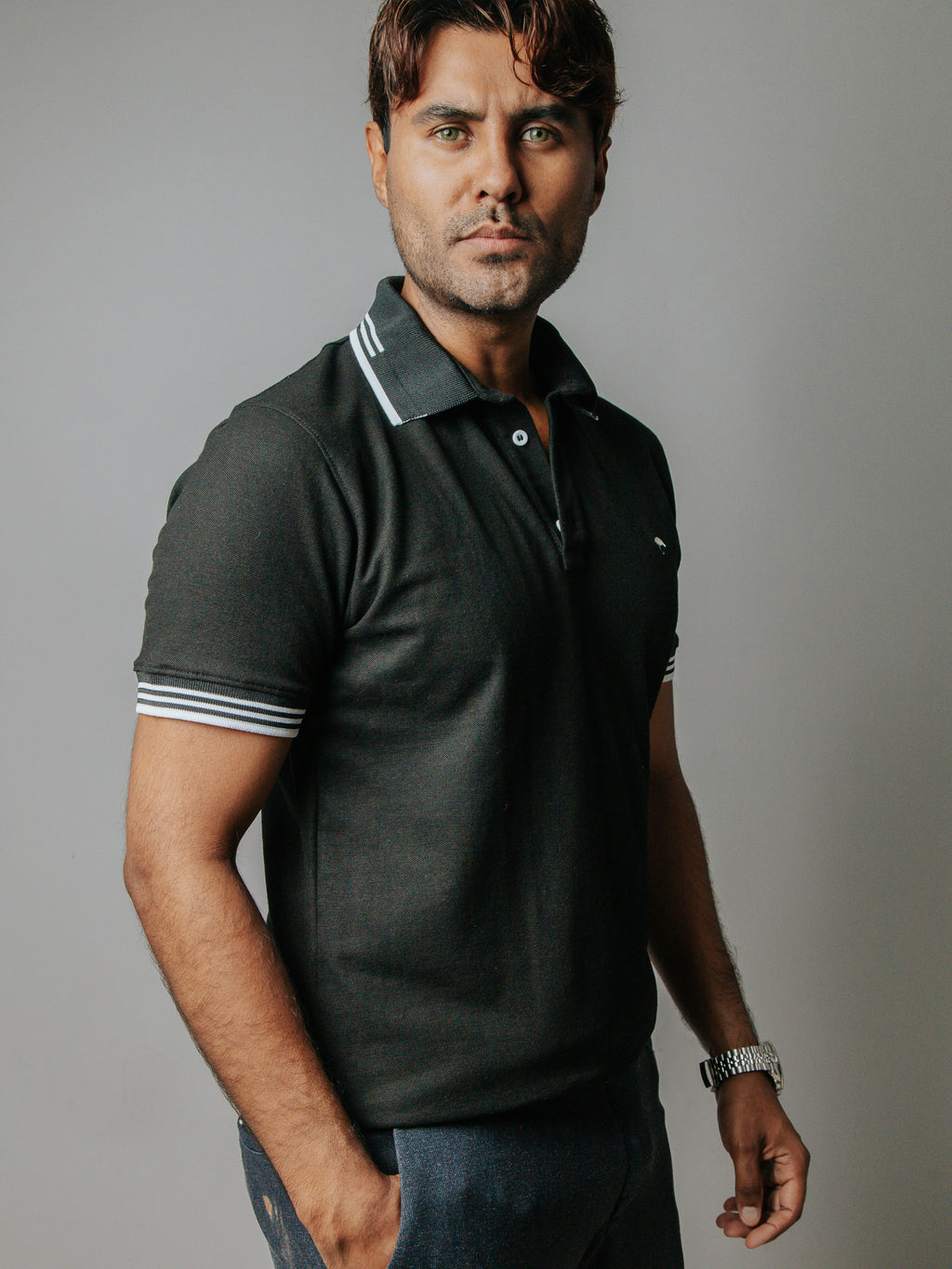 Playera Polo Hombre Slim Fit Negra Detalle Líneas Blancas