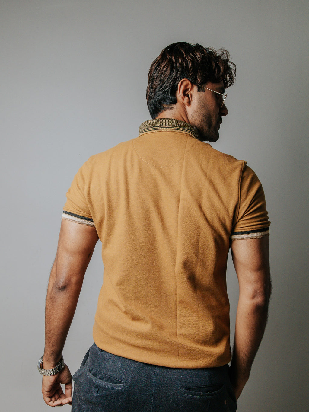 Playera Polo Hombre Slim Fit Café Pistache Detalle Negro