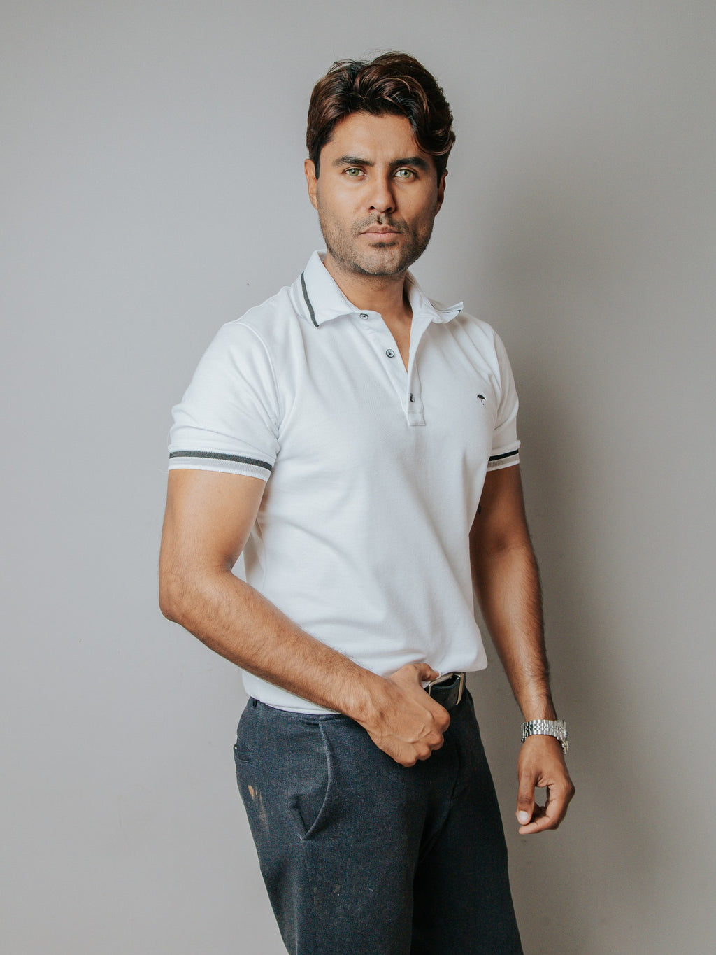 Playera Polo Hombre Slim Fit Blanca Detalles Negro y Gris